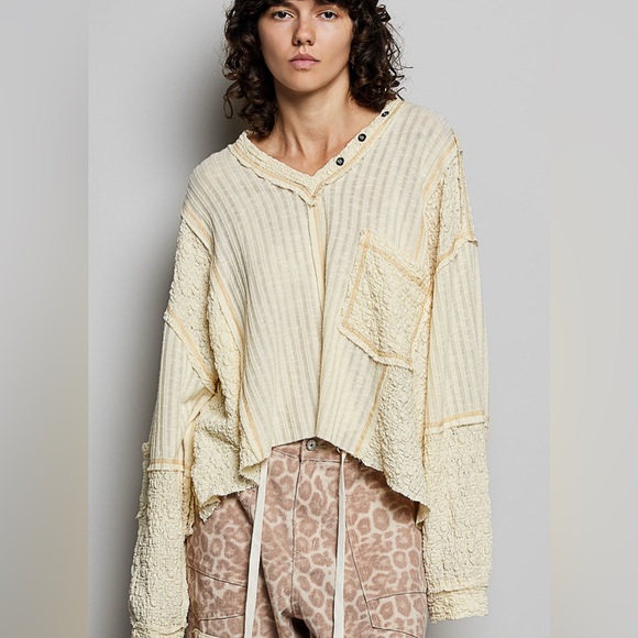 ♥️Hello Gorgeous! POL V-Neck Long Sleeve Top with Stitch Detail- Natural - Picture 2 of 9